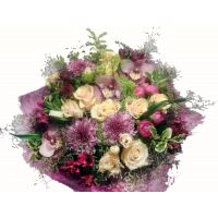 Сборный букет из роз, орхидей и других красивых цветов