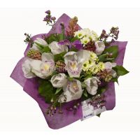 букет с тюльпанами и орхидеями бело-розовый