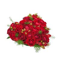 Цветочная композиция из роз в форме сердца в подарок девушке